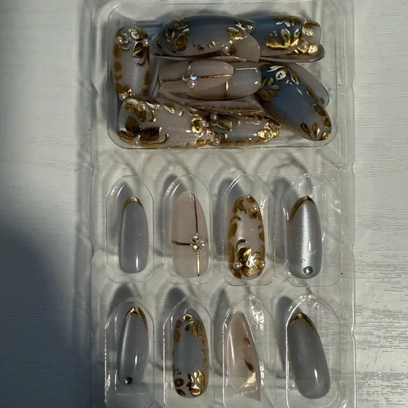 Elegant Gold and Blue Nail Art Set - Picture 2 of 4